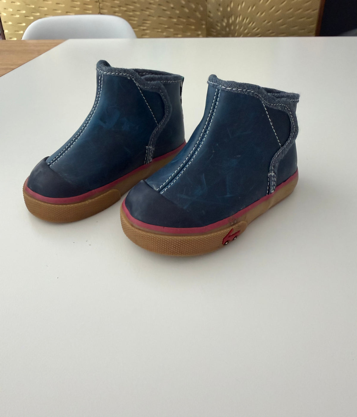 #117, Girls 4c, See Kai Run navy boots, floral lining, VGUc