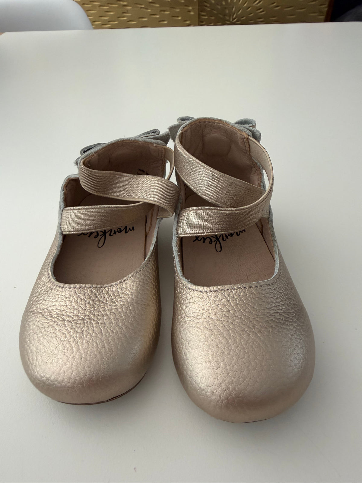#117, Girls shoes 18-24M, Monkey Feet gold flats, VGUC