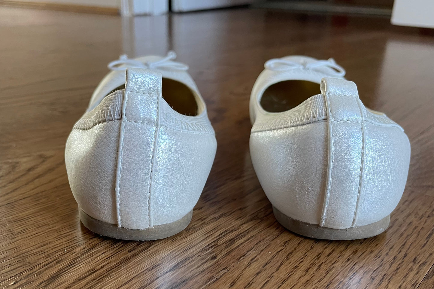 #5 girls Nina pearl cream ballet flats, size 2