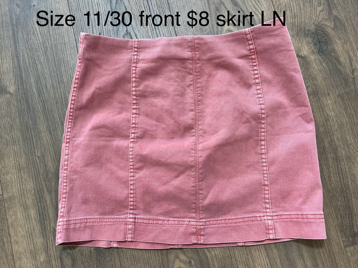 135 Cute Fall skirt, size 11/30 fits more like a 5 or 7 and has stretch., LN, Jolie brand