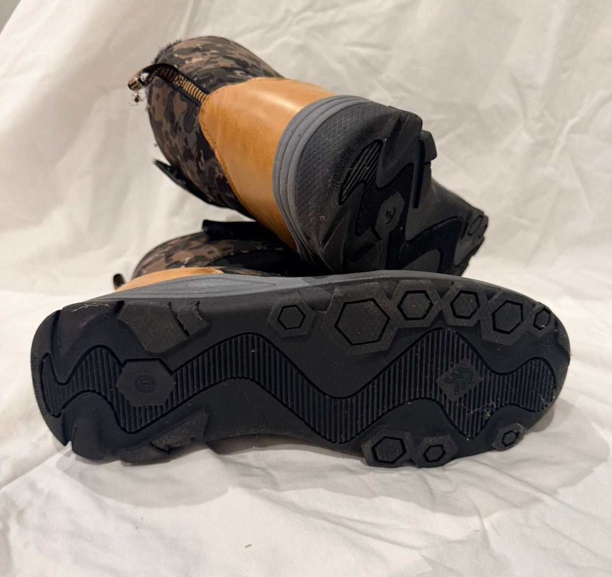 #143 Thermolite Boys winter snow boots size 6