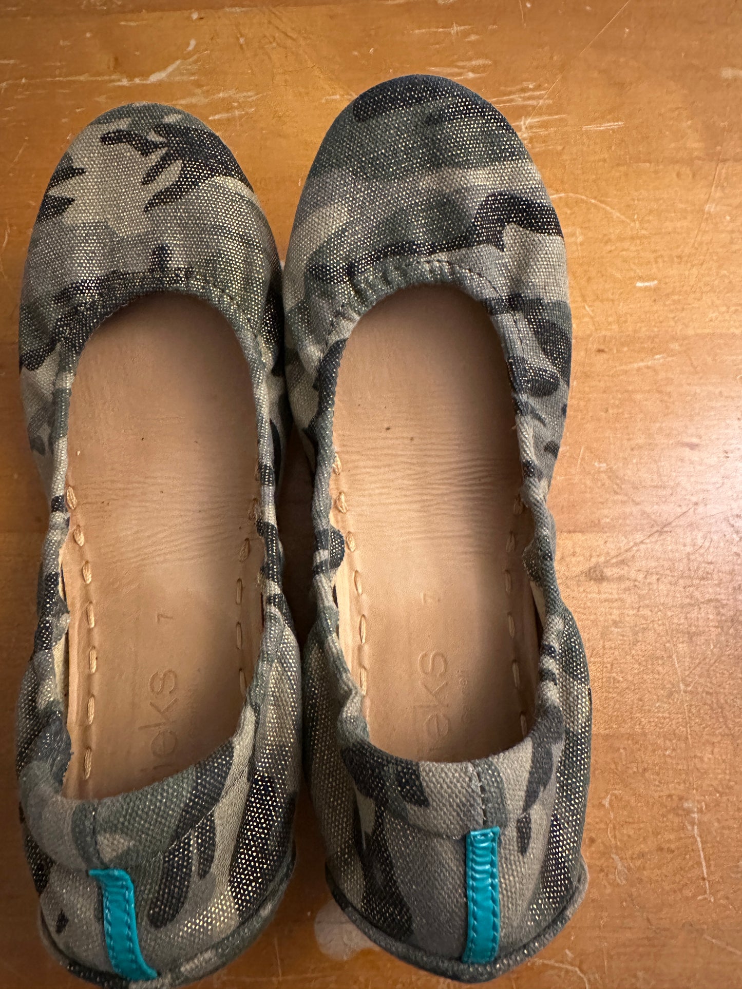 #8 Women's Tieks Size 7 Flats- Camoflauge