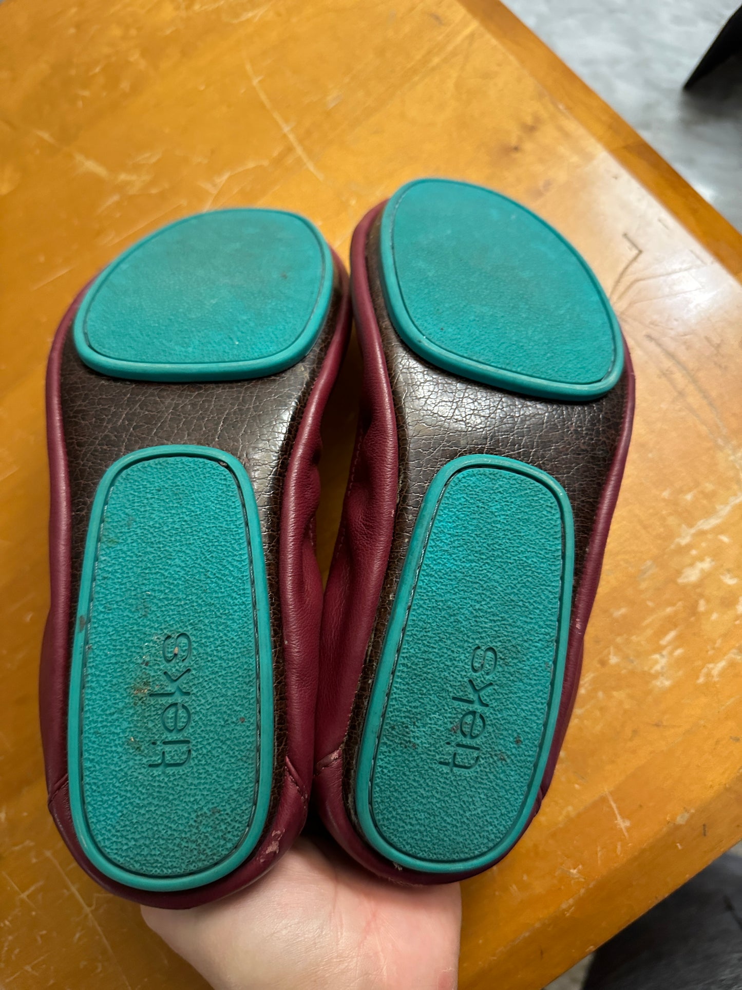 #8 Women's Tieks Size 7 Flats- Burgundy