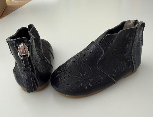 #117, Girls shoes 18-24M, Little Toe Co., black leather boots, EUC