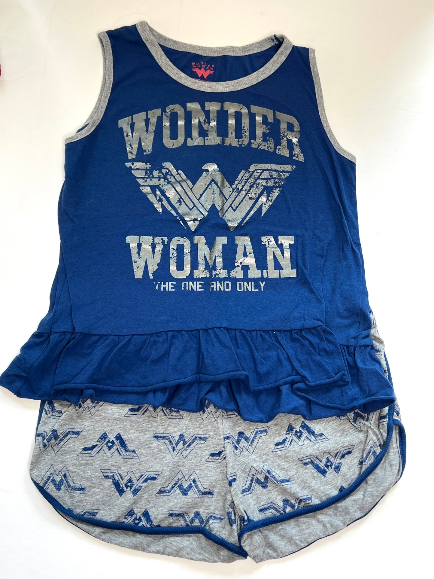 Women's Size Medium Wonder Woman Pajamas EUC