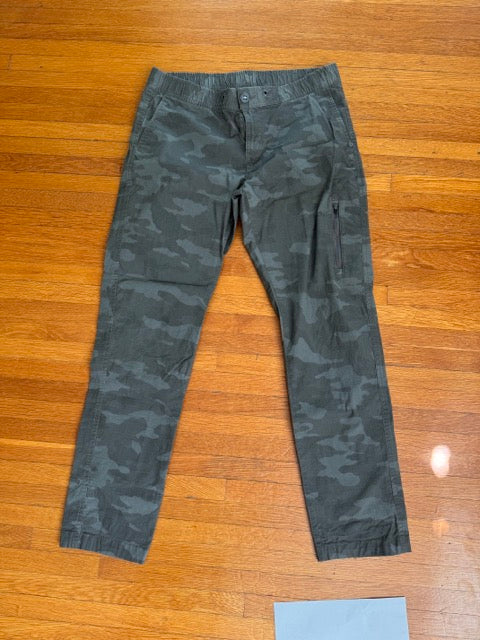 #127 Vuori Camo Joggers Women's M