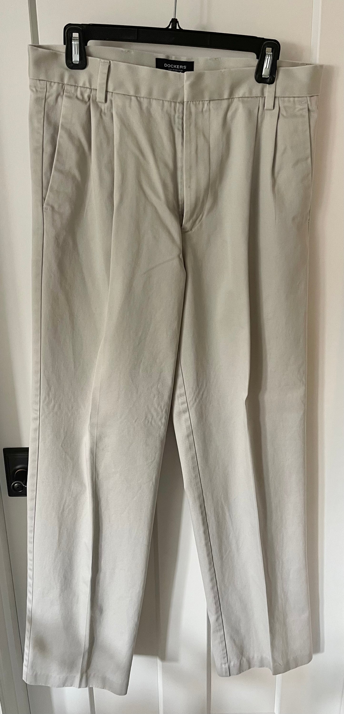 Docker Khaki Pants Men's M / Medium / 32W 34L