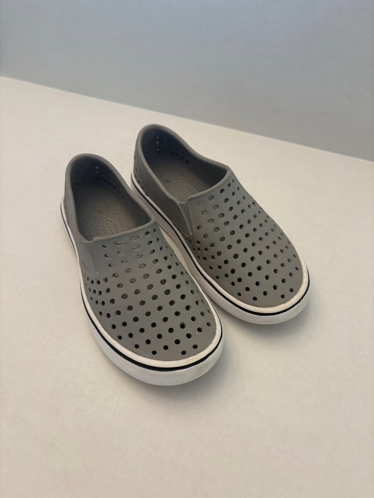 Seller 118 VGUC Boys Native Shoes Size J2. More of a slim fit/would fit youth size 1-1.5
