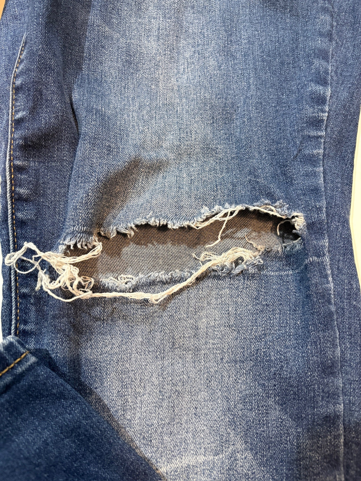 Seller #105 - Women's 12 Old Navy Rockstar Distressed Skinny Jeans GUC