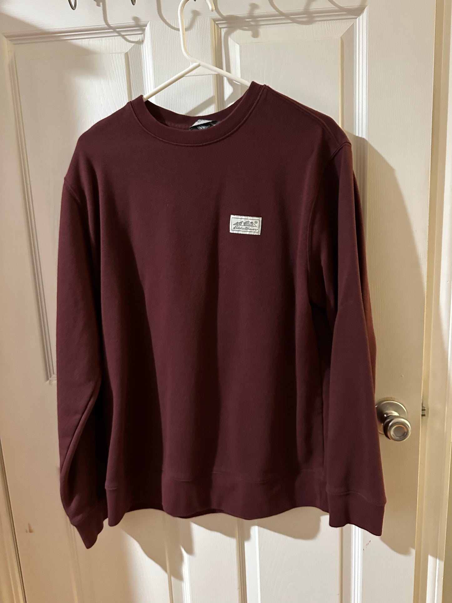 #8 Women's Eddie Bauer Crew Sweatshirt Medium, Maroon