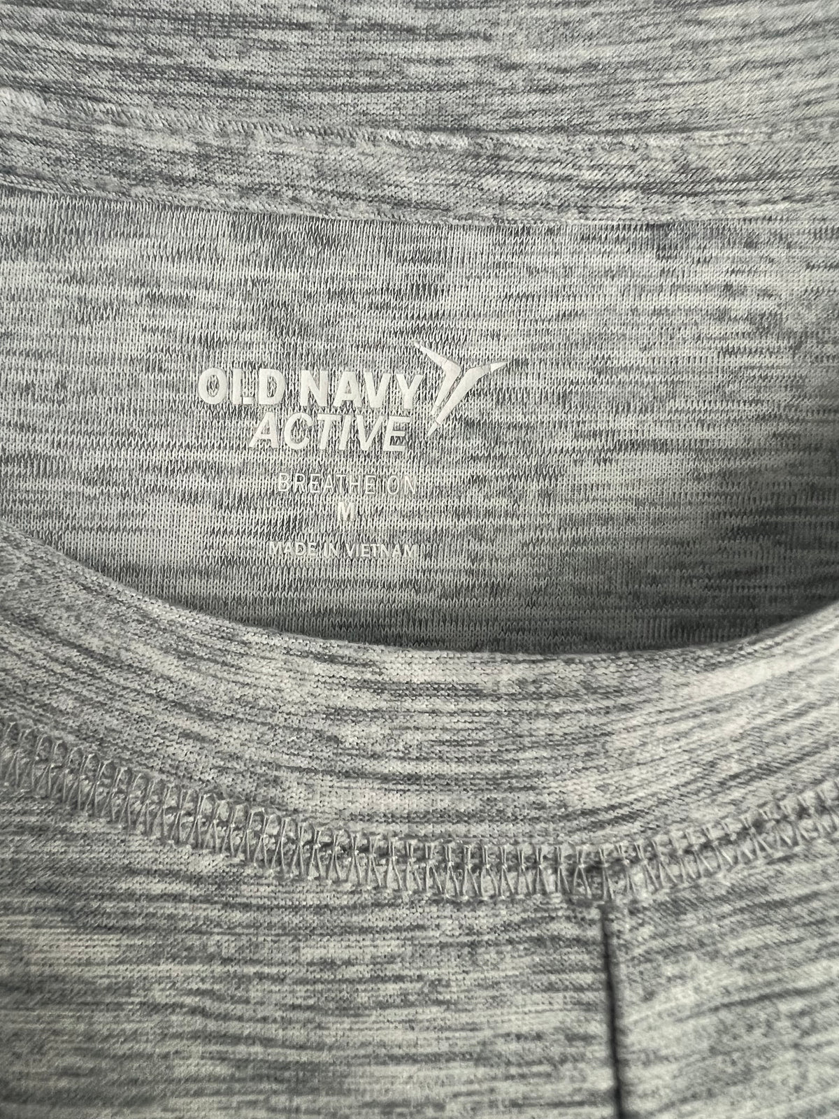 Seller #184 Women’s Medium Old Navy crop Active Athleisure shirt light Heathered gray