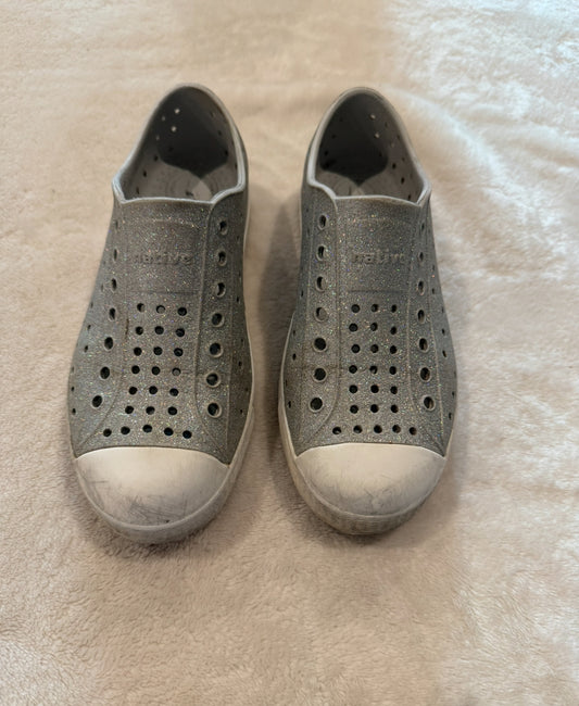 #46 Girla size J1 natives but we think run small so I would say 13! Guc