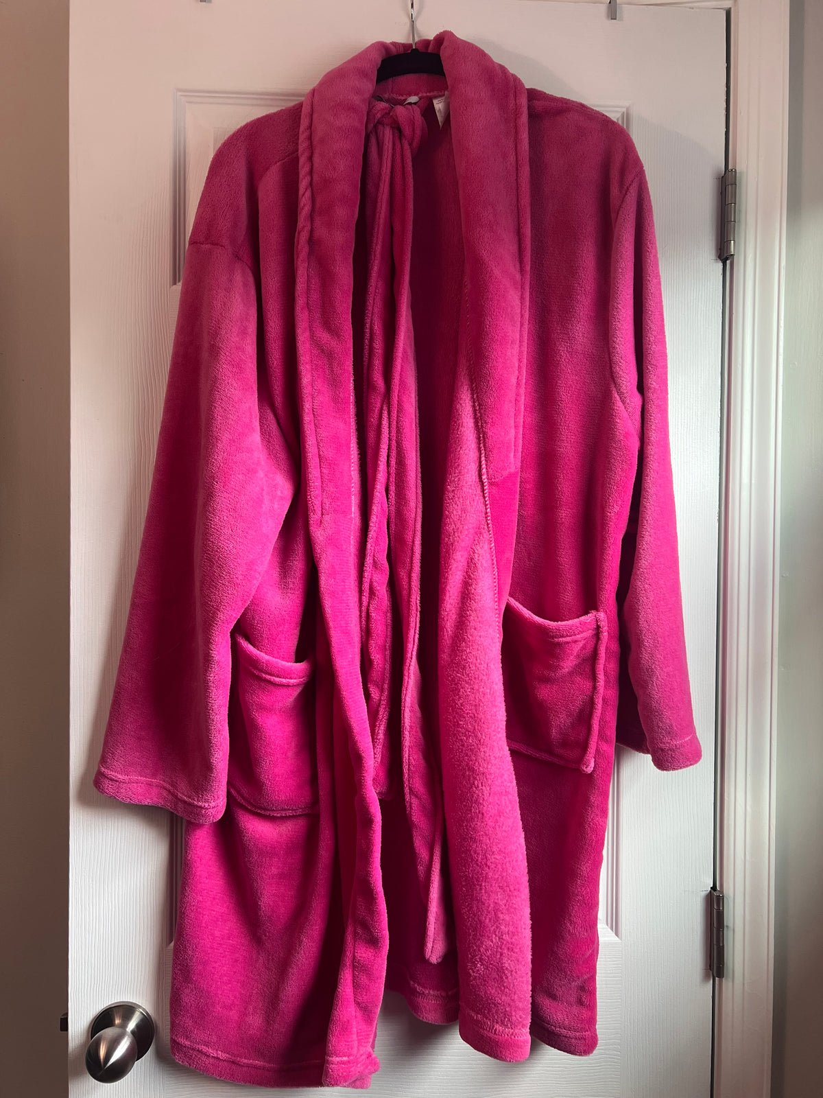 Seller #184 Women’s OSFM Pink Robe ( small medium large)