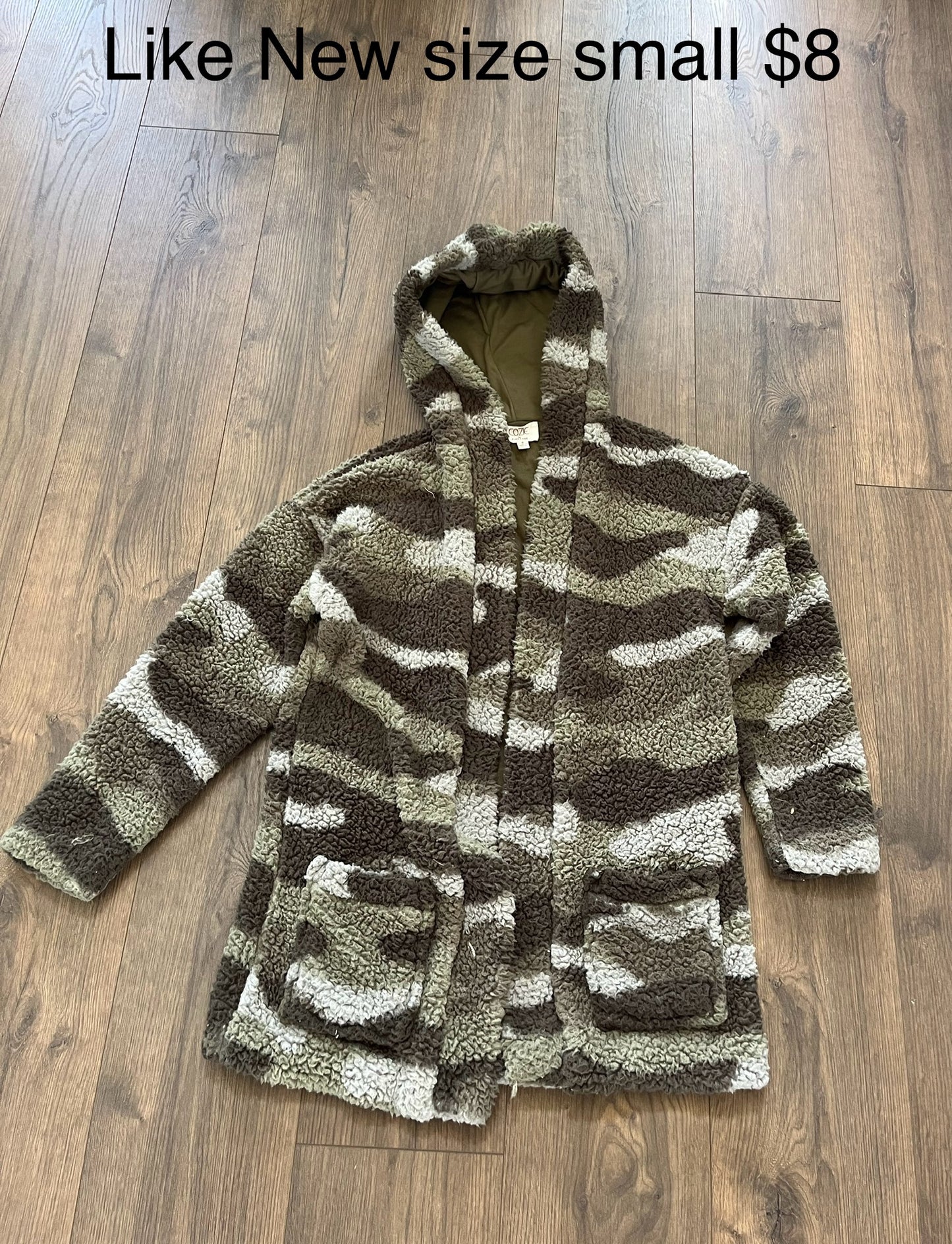 137 camo fleece shacket size Small LN