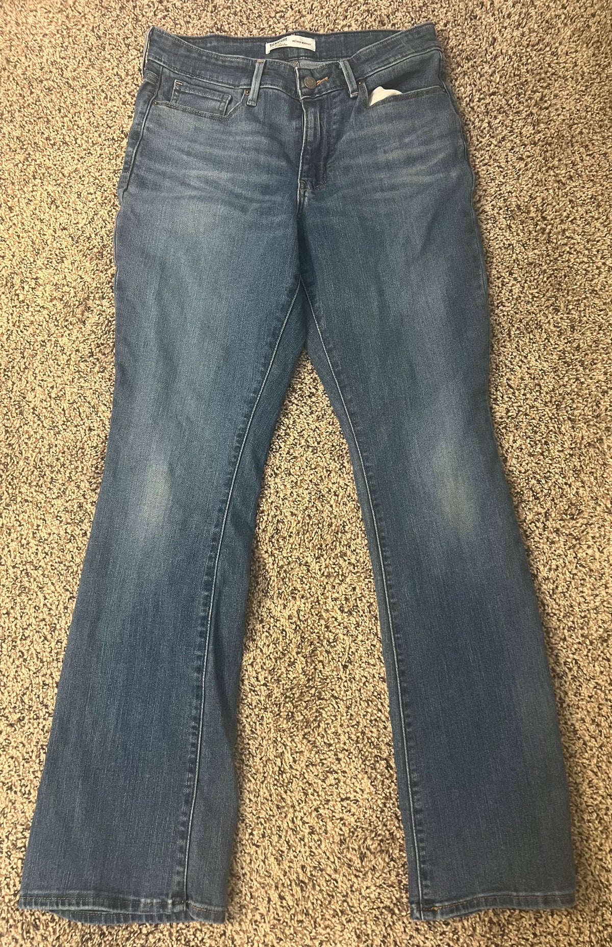 Seller #184 Women’s Size 6 Levi mid rise bootcut jeans