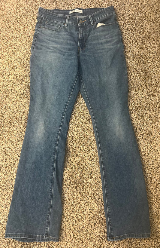 Seller #184 Women’s Size 6 Levi mid rise bootcut jeans