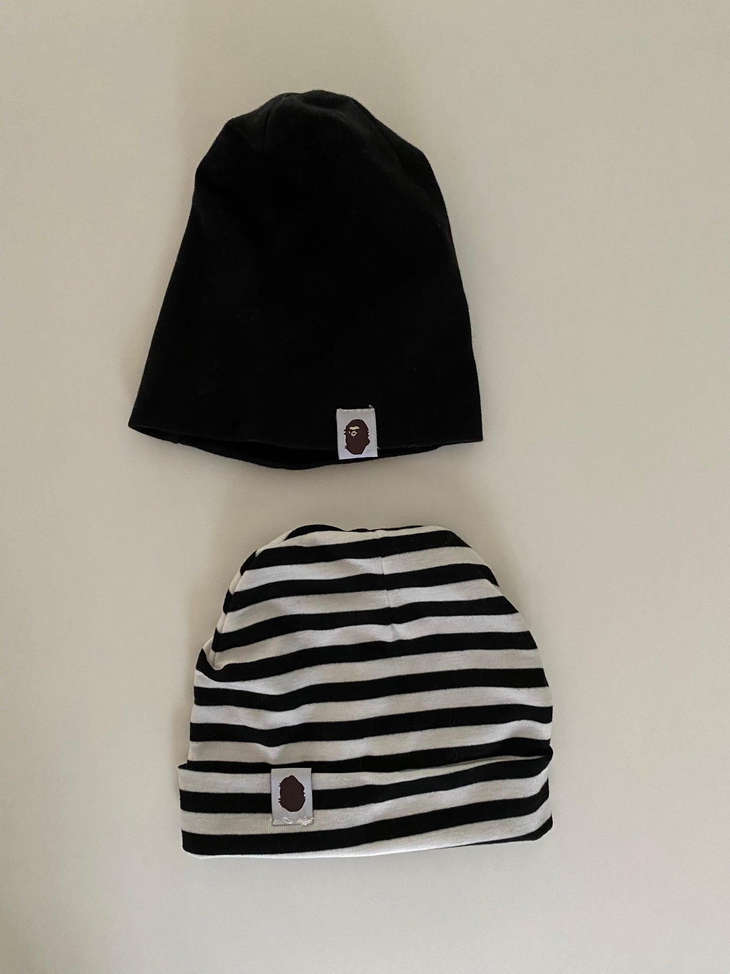 #84B- Gender neutral 6-12M, Baby Beanie set, EUC