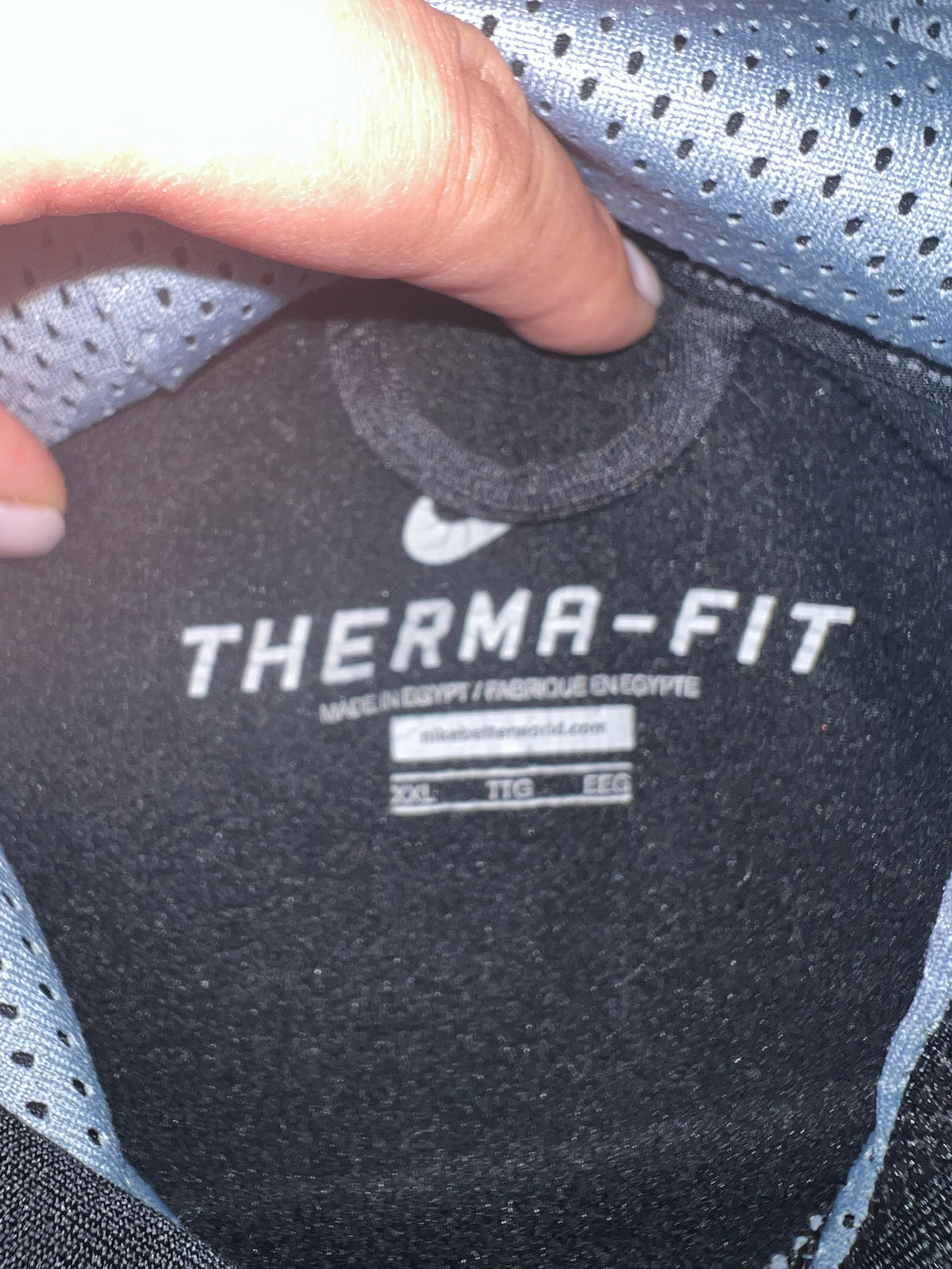 Seller #184 Men’s XXL Nike black therma fit pull over sweater VGUC