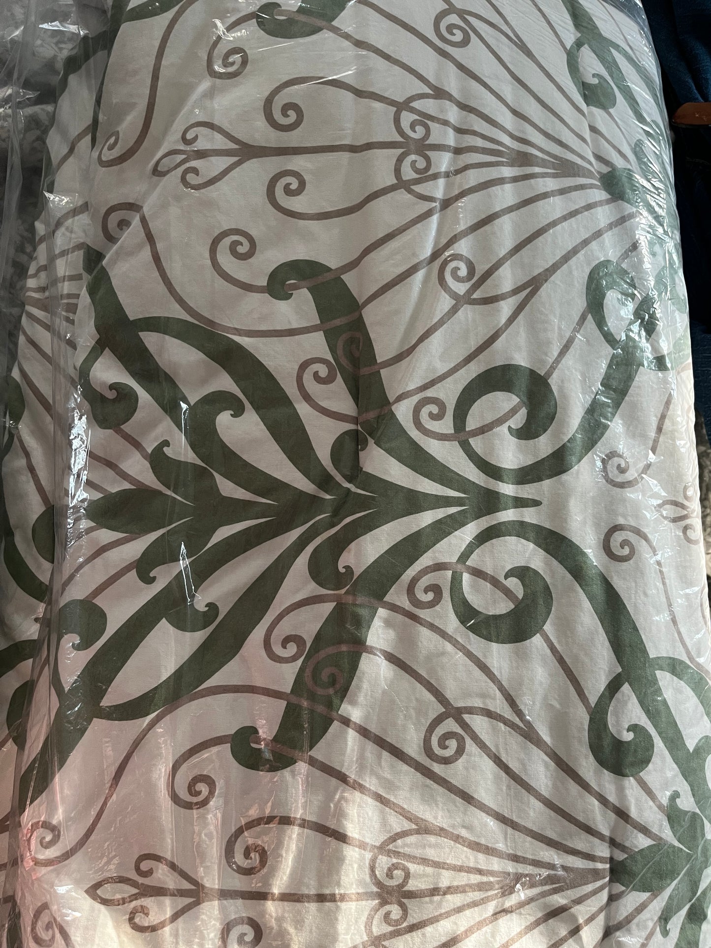 #36 Full Size Reversible Comforter