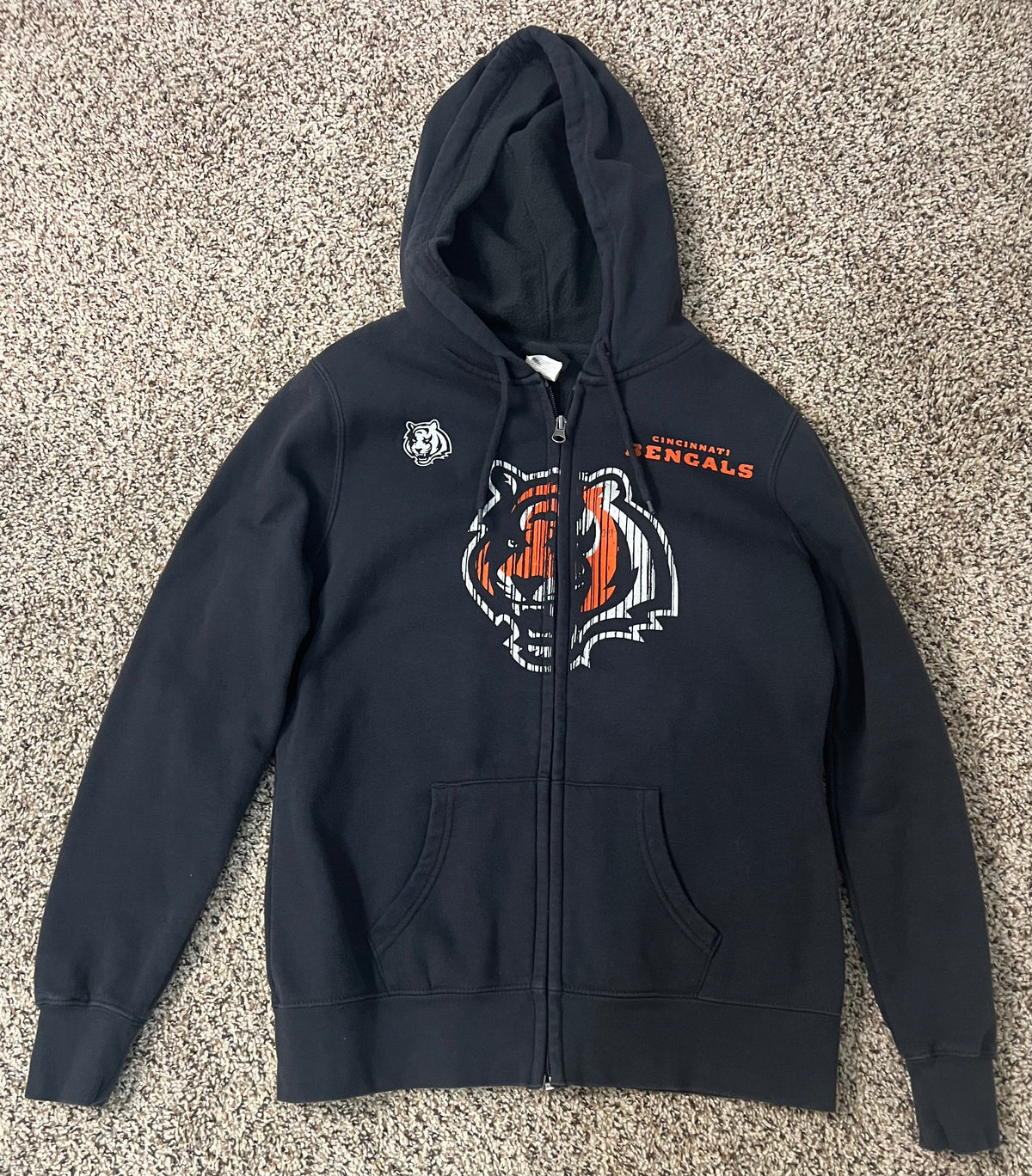 Seller #184 women’s Medium bengals zip up hoodie shimmer on the tiger