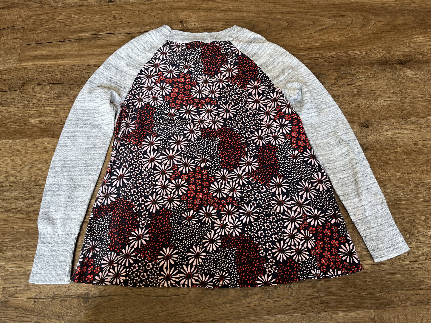 #124 EUC Tucker + Tate Gray Mixed Media Shirt with Floral back Girls Size S 7/8