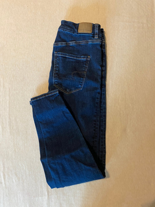 Seller #86 *REDUCED* Womens American Eagle jeans (Size 6)