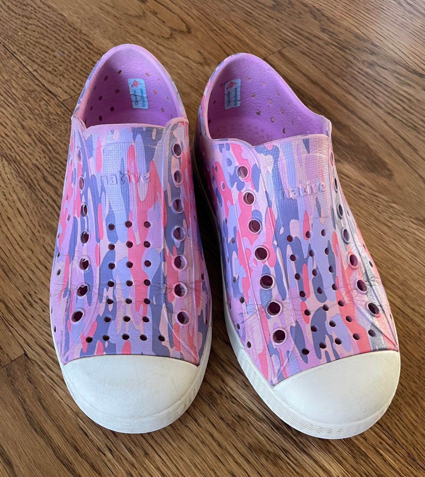 #5 Girls Native pink/purple camo shoes, size 13