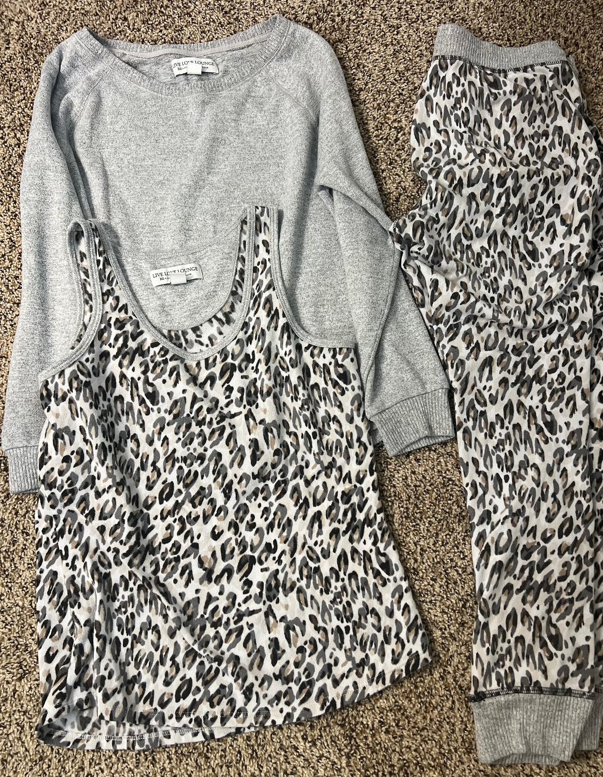 Seller #184 women’s Medium gray pajama set VGUC