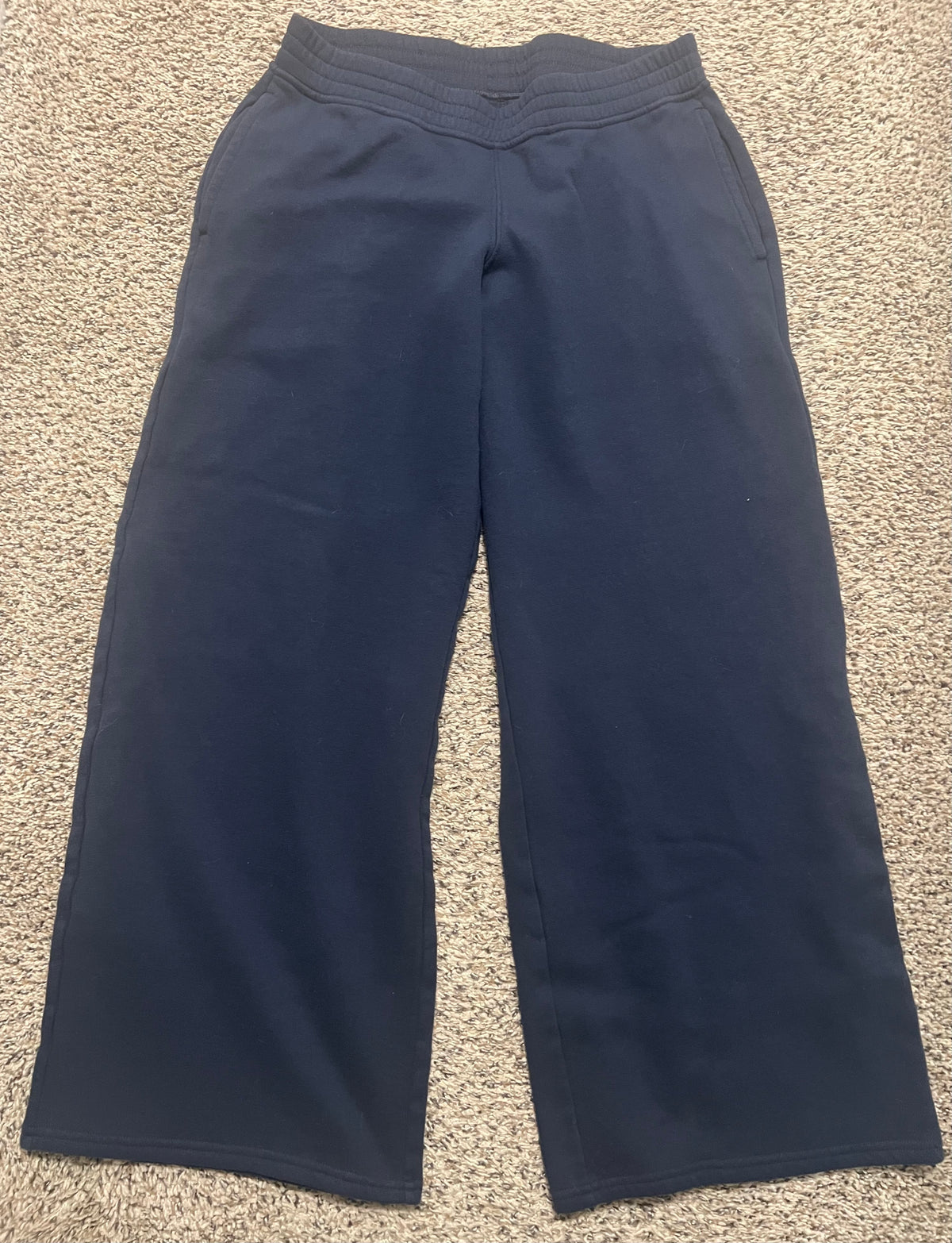 Seller #184 women’s Medium Hollister Navy fleece lined sweatpants NWOT