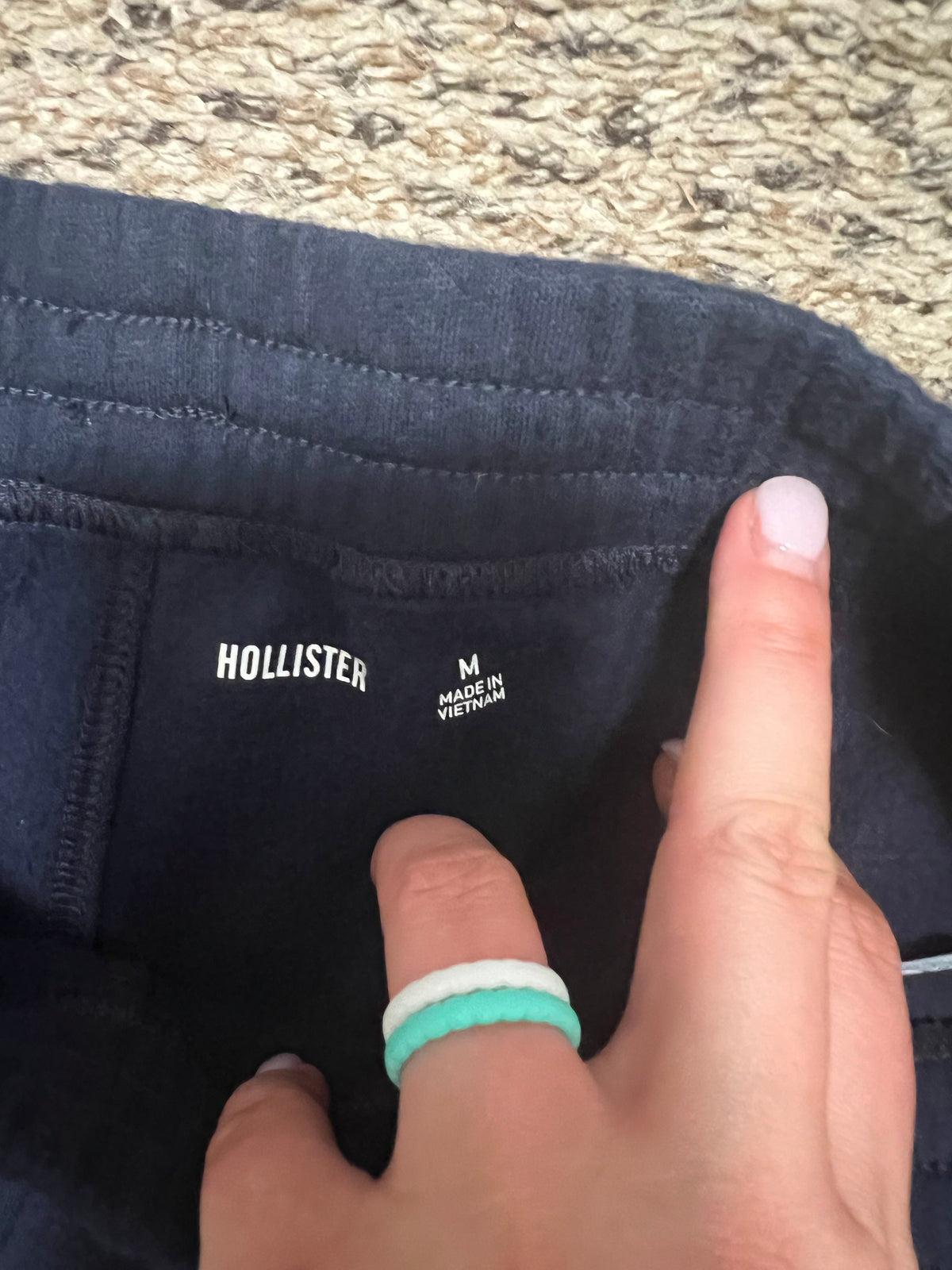 Seller #184 women’s Medium Hollister Navy fleece lined sweatpants NWOT