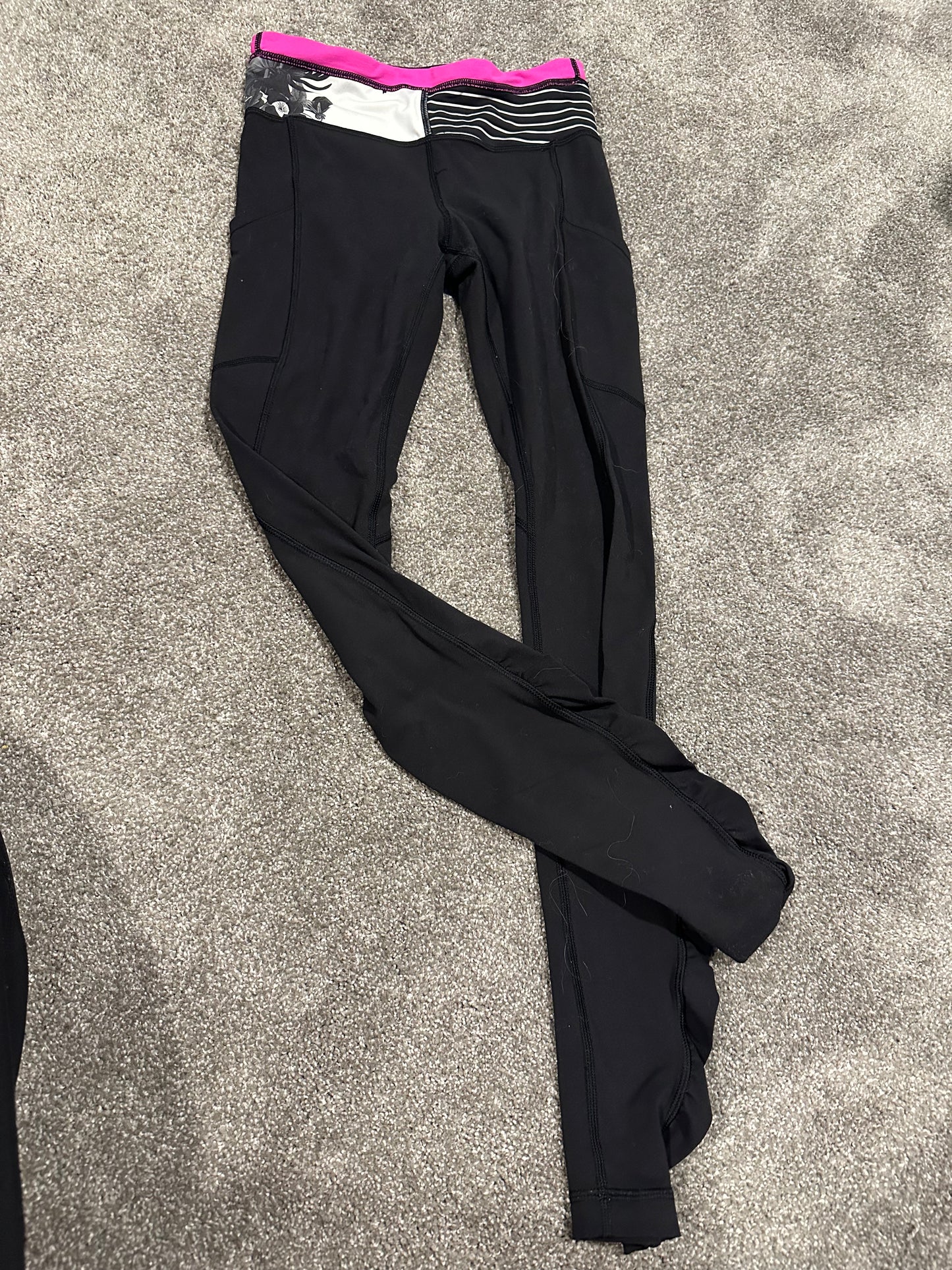 #81A Lululemon Sz 2 Black and Pink Leggings