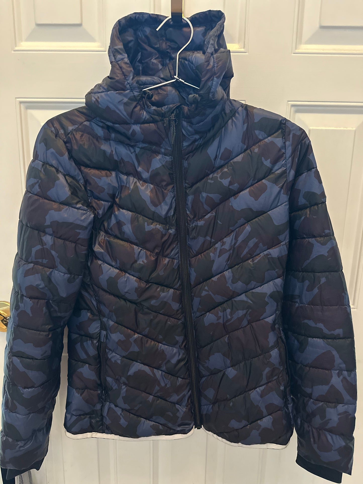 #81A Women’s Gap XS Puffer Coat Jacket Camo