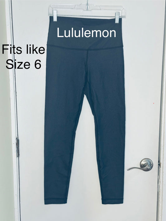 #186 REDUCED Lululemon Navy Leggings - fit like Women's 6 (missing size dot) - VGUC