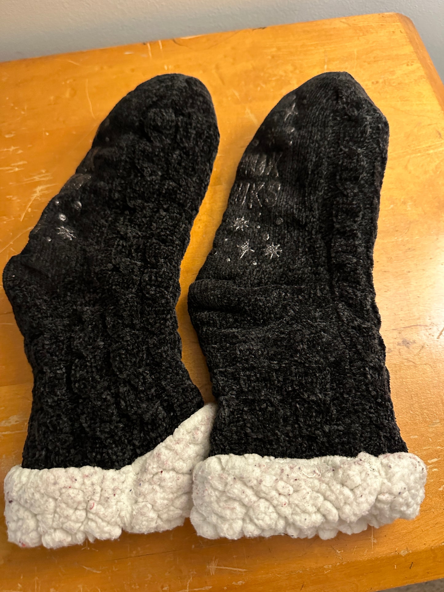 #8 Women's Muk Luk Slipper Socks- Black- One Size Fits All