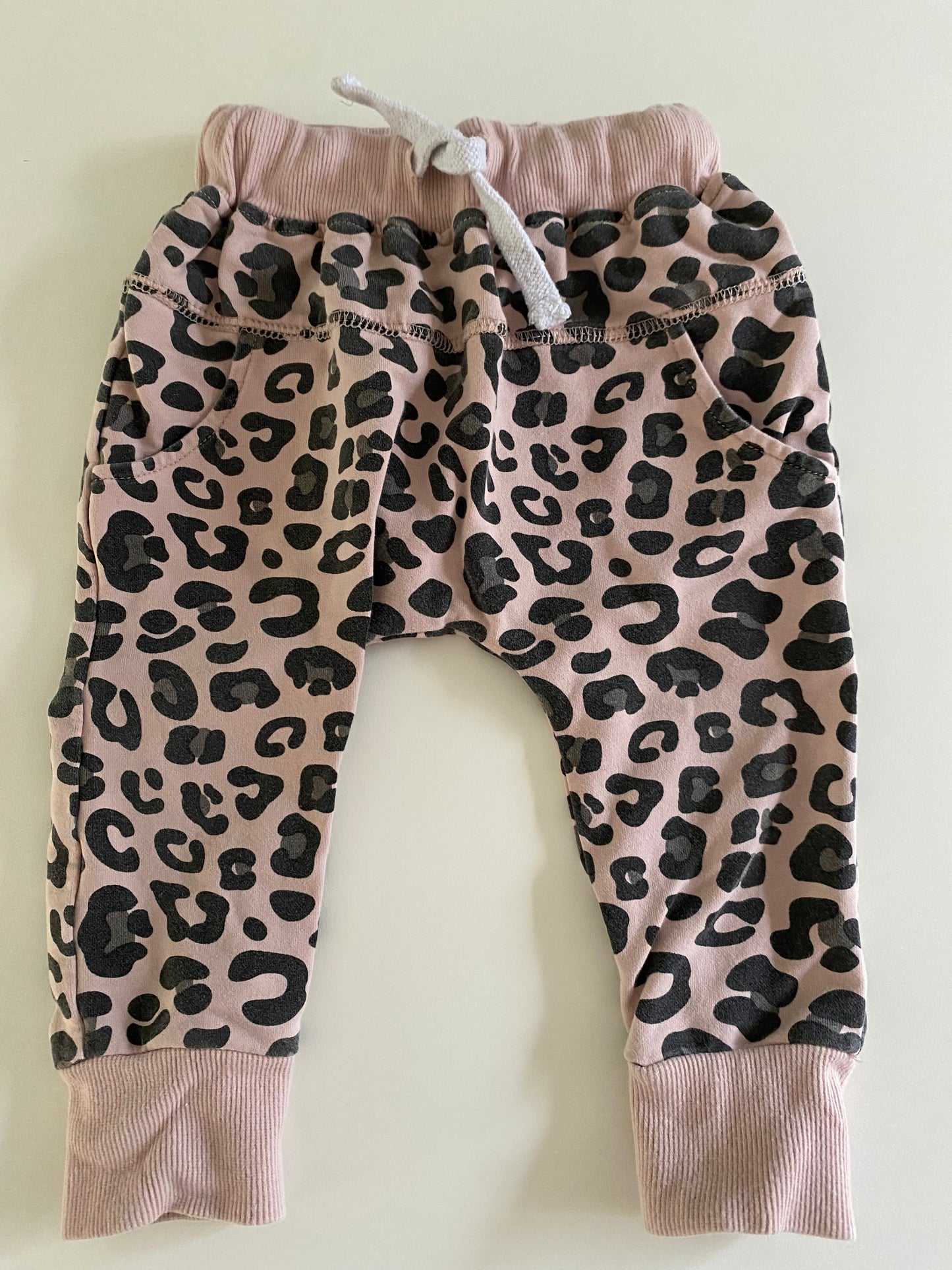 #84B- Girls 12-18M, Little Bipsy pink leopard sweatpants, VGUC