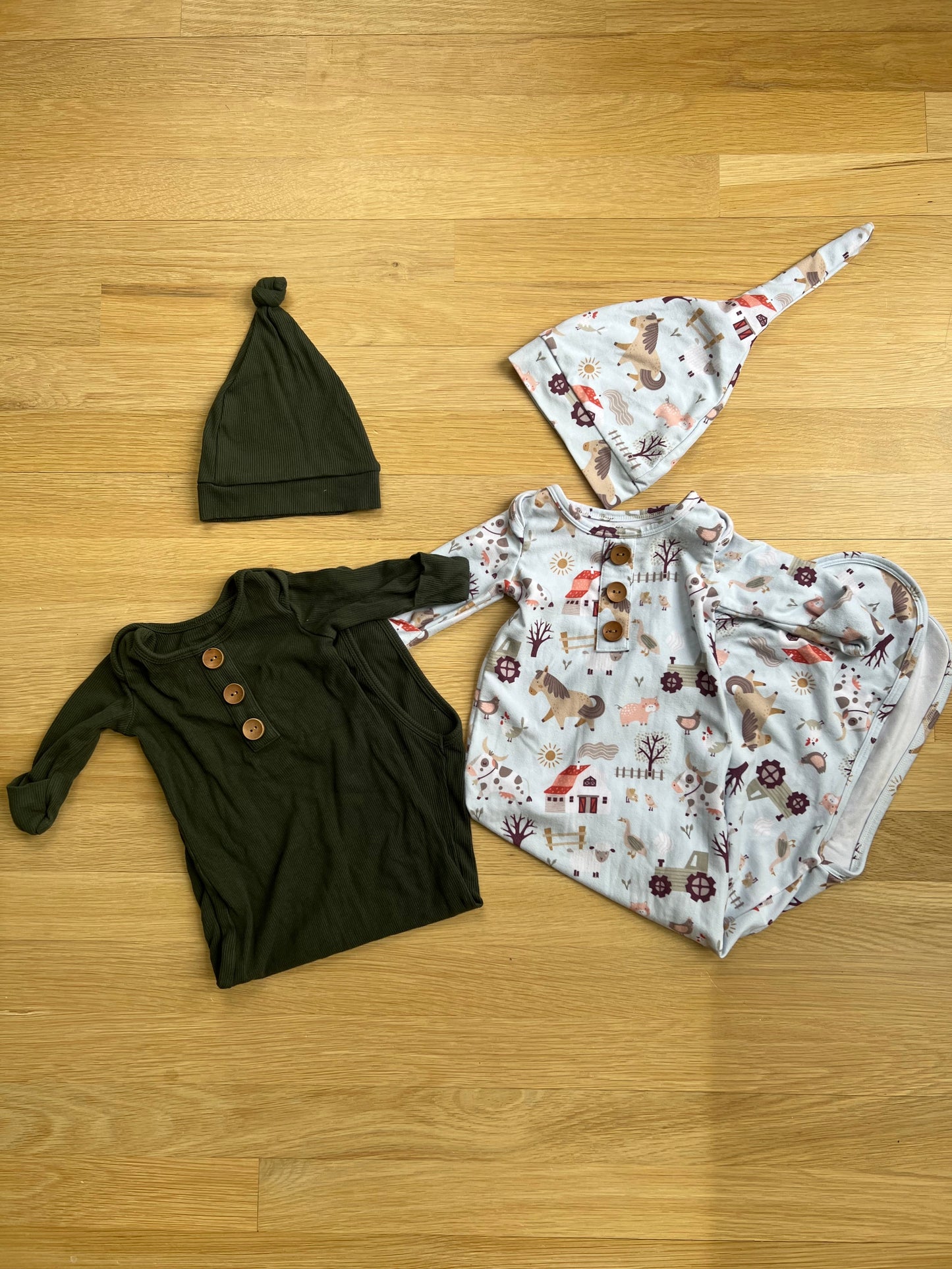 #41 Caden Lane Tie Swaddles with matching hats 2-pack 0-3M