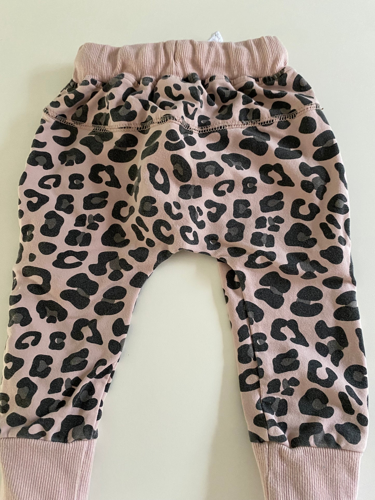 #84B- Girls 12-18M, Little Bipsy pink leopard sweatpants, VGUC