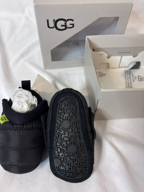 #90 UGG baby booties