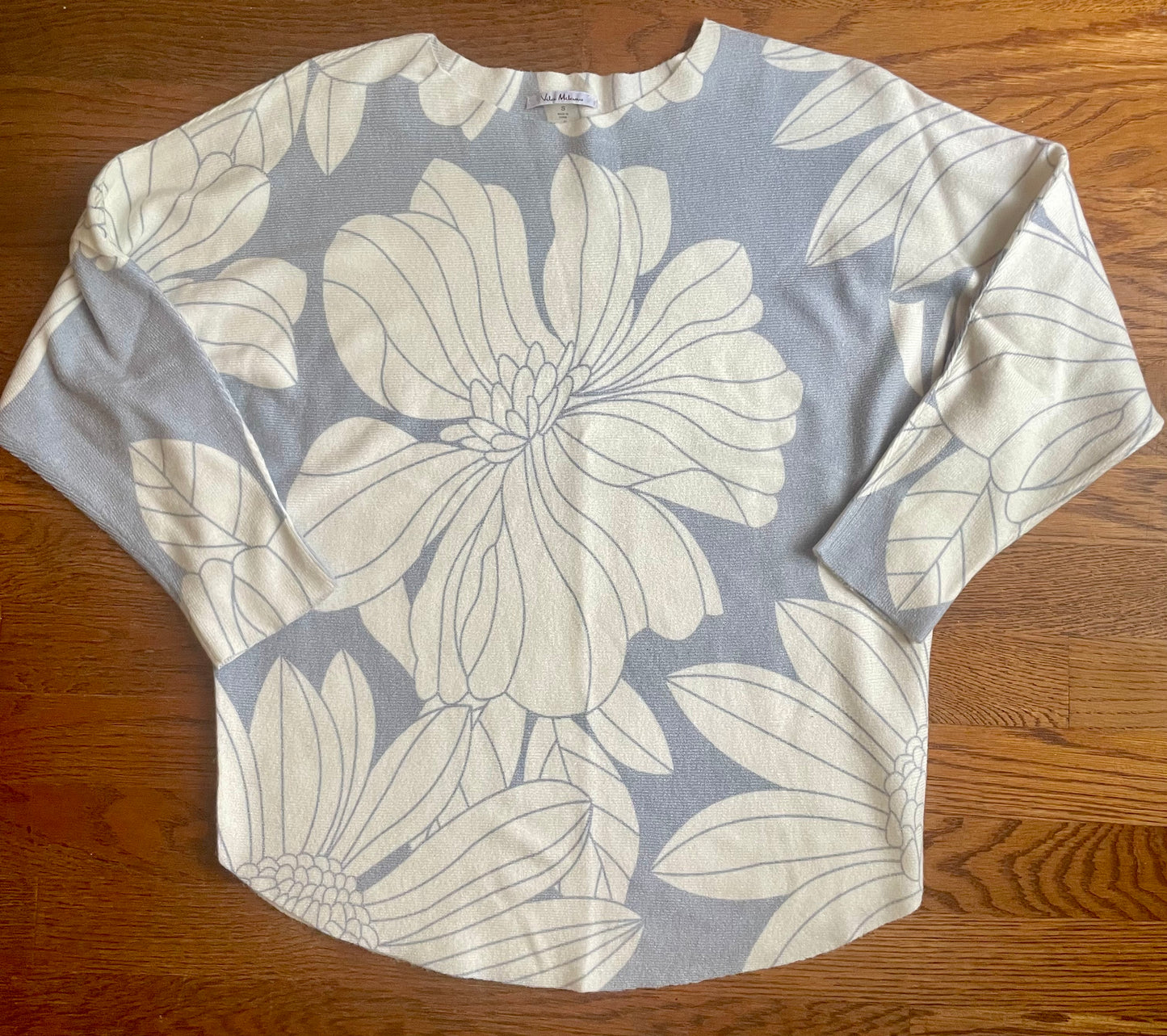 Seller #71 Blue Floral sweater women’s size small