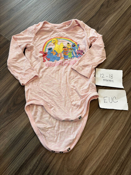 #138 - 12-18 Mo - Little Sleepies (Bamboo) EUC Sesame Street LS onesie