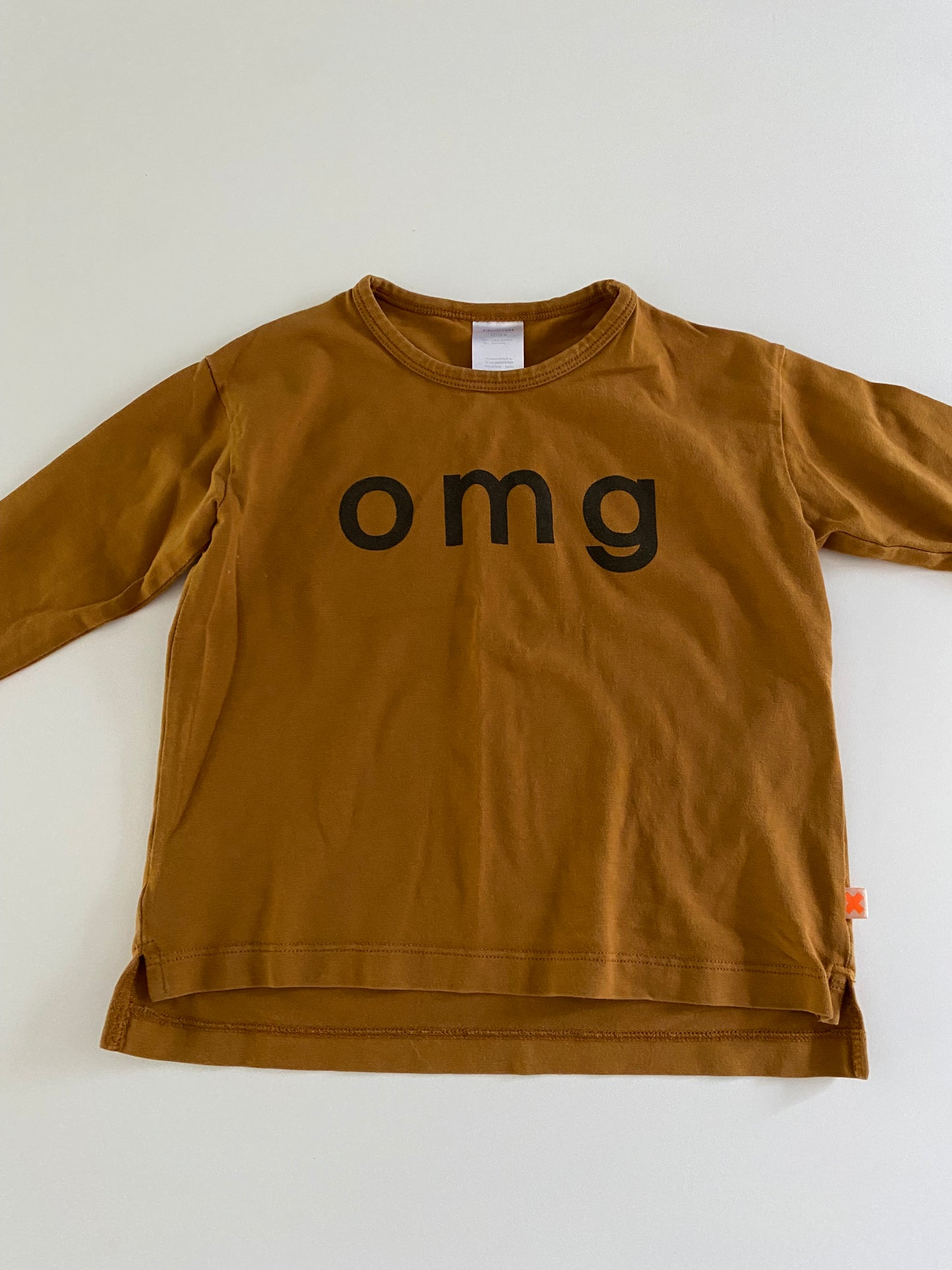 #84B- Gender neutral 12-18M, Tinycottons caramel brown ‘OMG’ shirt, GUC