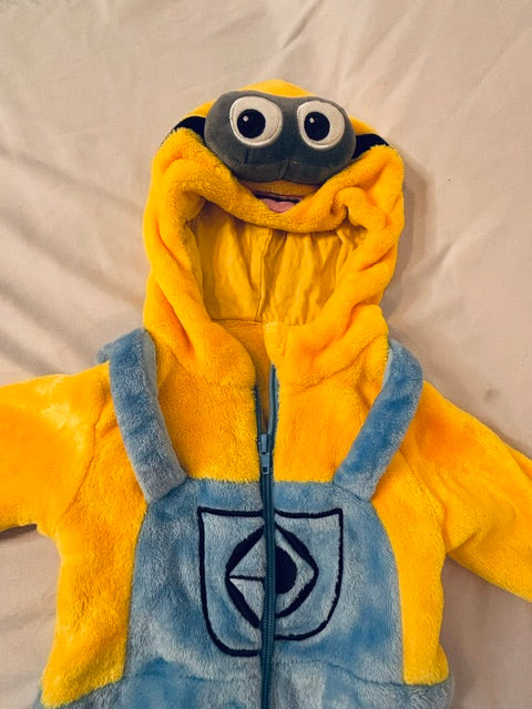 #90 Minions hooded fleece romper    Size 6–12 months
