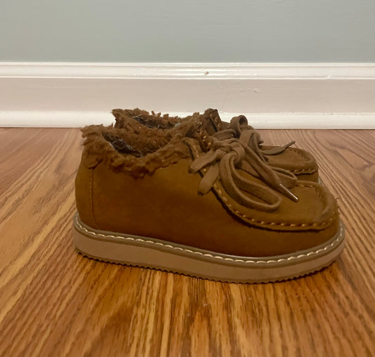 Seller #71 Gap wallaby boys size 9