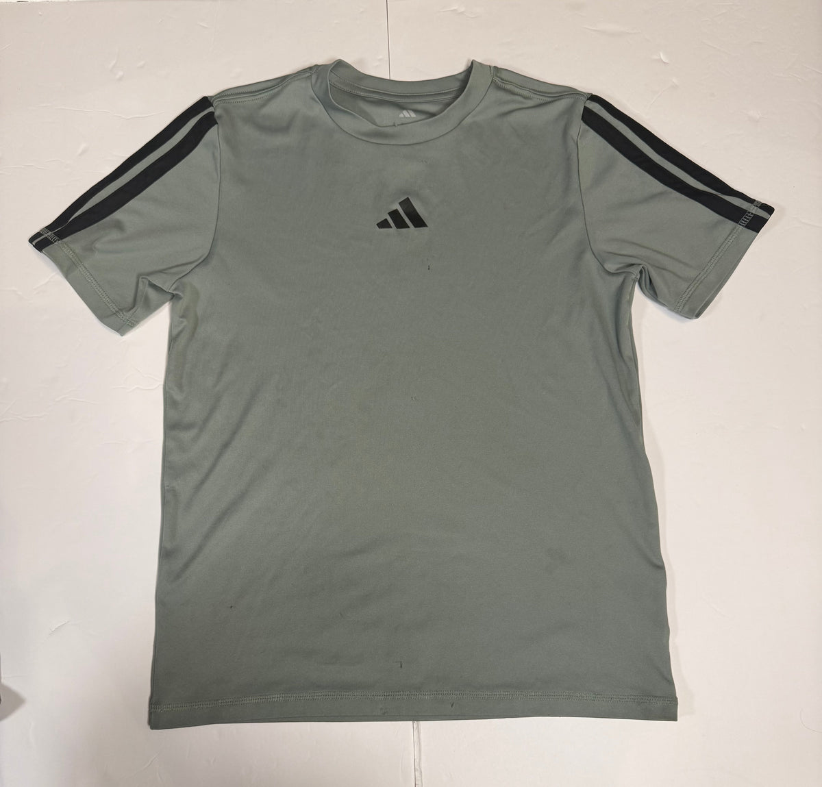 #141 Boys Medium 10-12 Adidas Athletic Shirt Set  - Red. Gray, Green and Navy