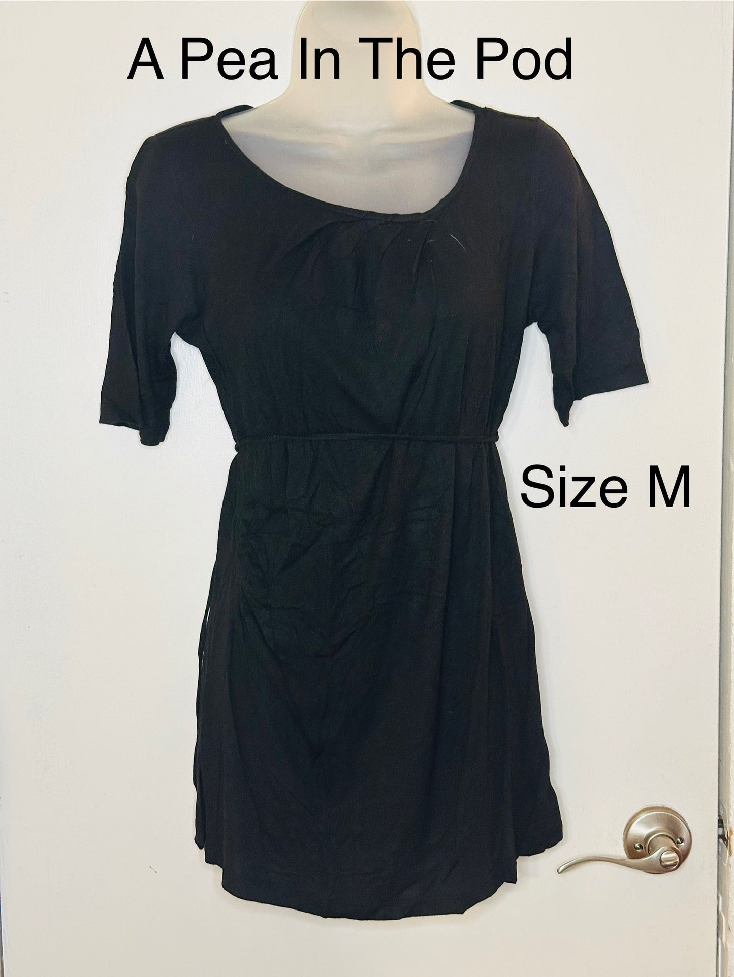 #94 REDUCED A Pea in the Pod Black Belted Shirt - size M - EUC