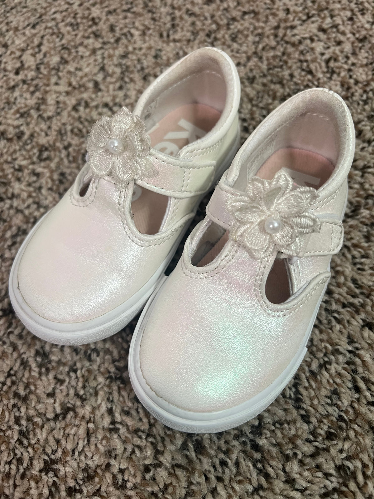 Seller #184 Girls size 6 Keds iridescent shoe