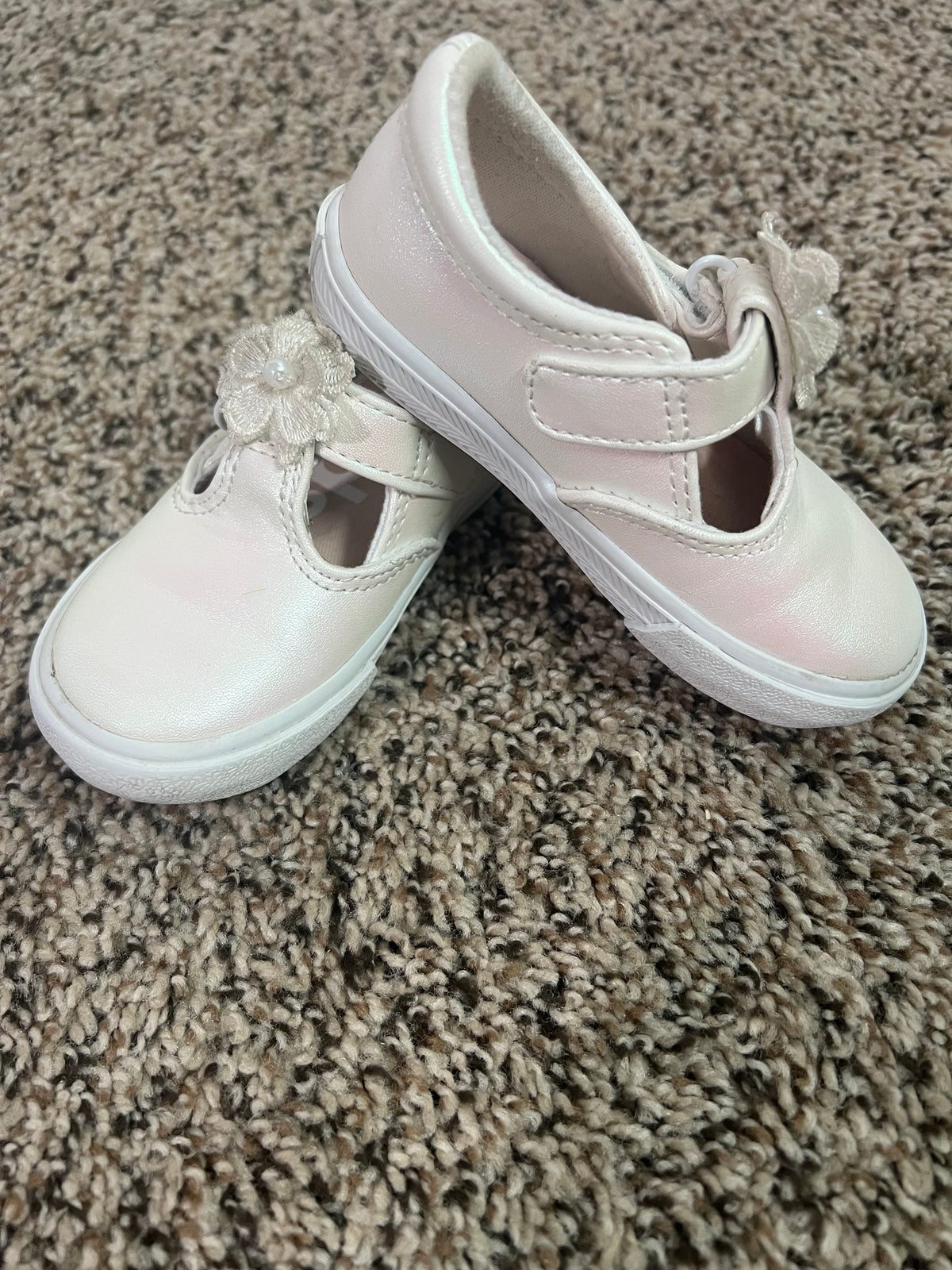 Seller #184 Girls size 6 Keds iridescent shoe