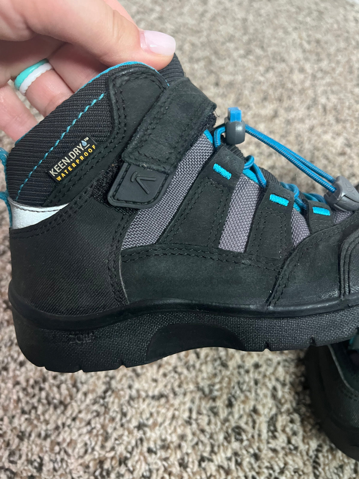 Seller #184 Boys Size 11 Keen waterproof hiking winter boots - VGUC