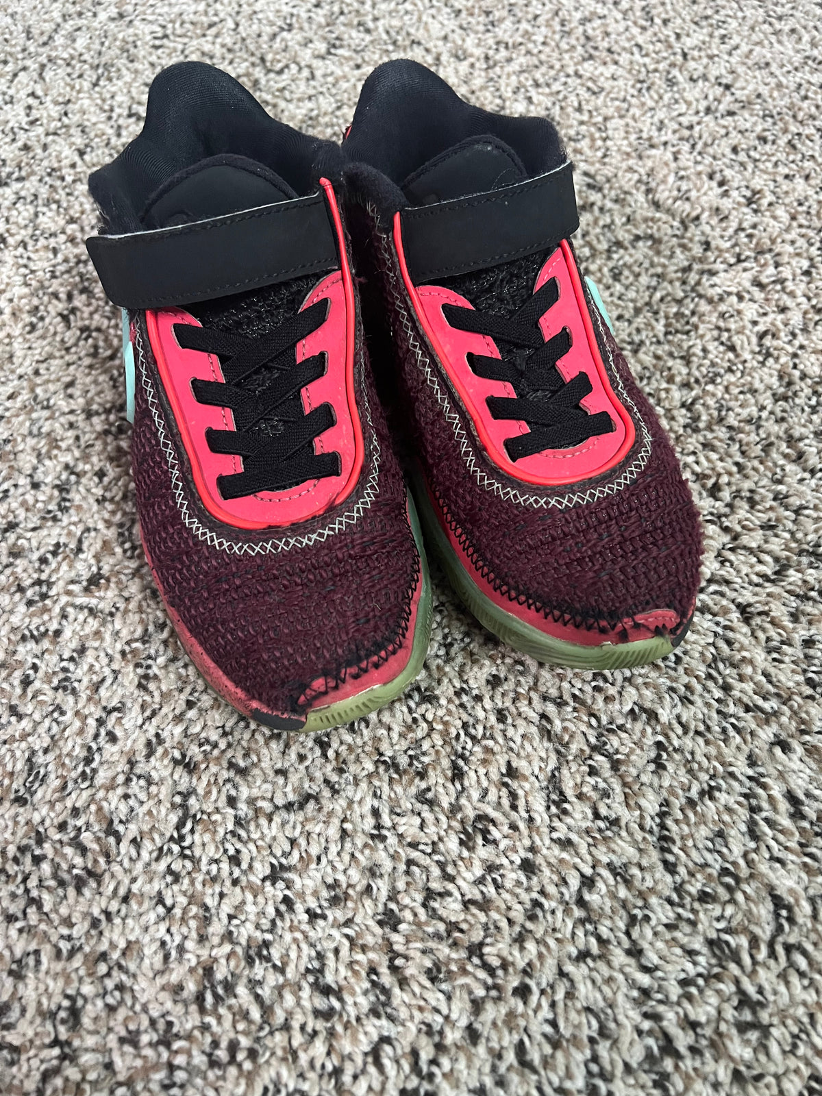 Seller #184 Boys Size 12C Nike shoes red