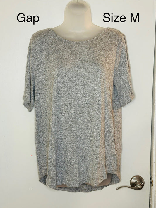 #186 Gap Maternity Gray Top - size M - EUC
